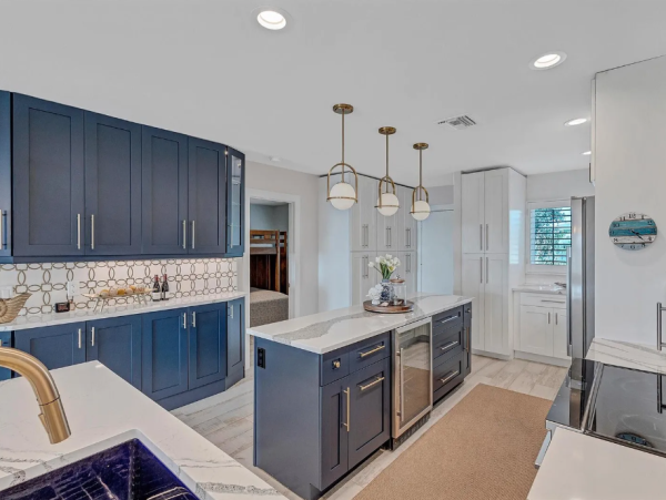 Luxurious Beachfront Condo in Longboat Key - Your Coastal Retreat Awaits